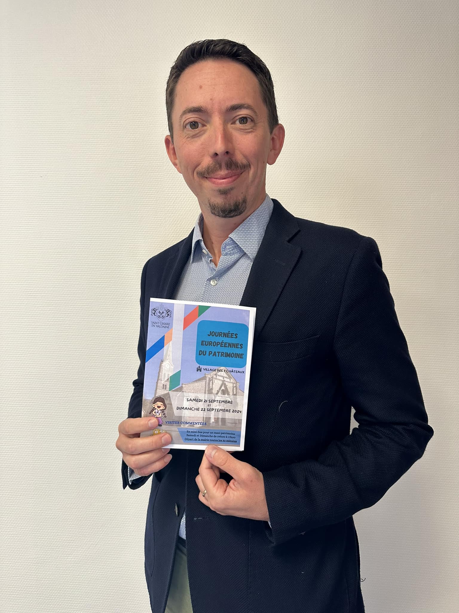 Julien, Co-Organisateur des Journ&eacute;es Europ&eacute;ennes du Patrimoine sur la commune de St Geoire en Valdaine la seule commune en France &agrave; avoir 7 ch&acirc;teaux.jpg (281 KB)