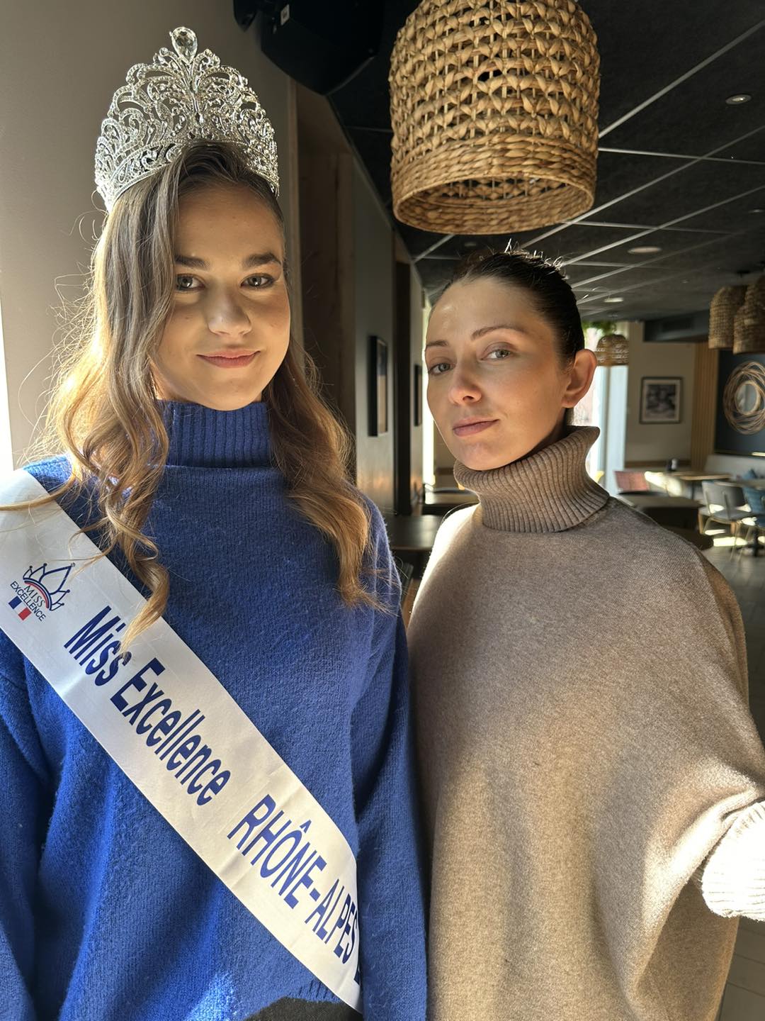 Marine Pr&eacute;sidente du Comit&eacute; Miss Excellence Rh&ocirc;ne Alpes et Lisa la Nouvelle Miss Excellence Rh&ocirc;ne-Alpes 2024.jpg (228 KB)